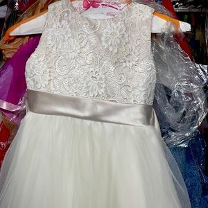 Joan Calabrese Size 5 Flower girl/ Communion dress